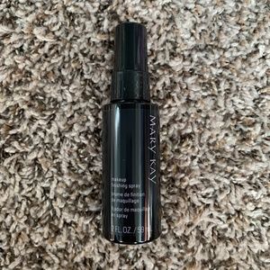 Mary Kay Makeup Finishing Spray by Skindinävia